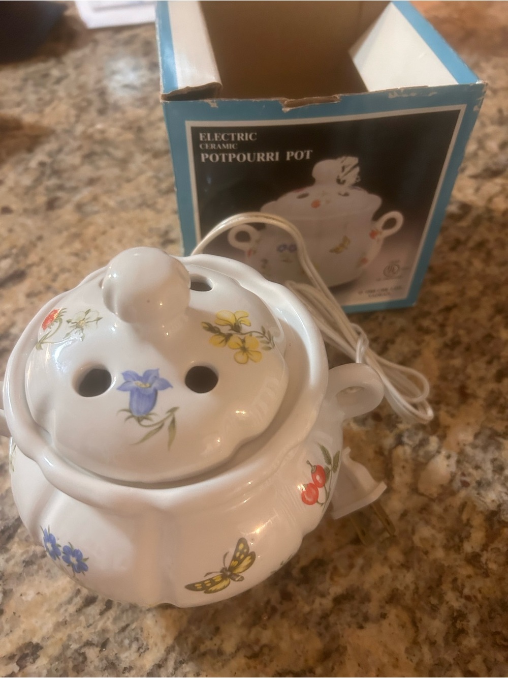 1989 Electric Ceramic Potpourri Pot with Victorian Garden Design New in box